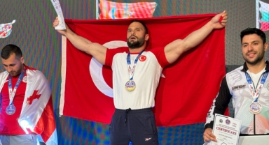 Ardahanlı Emrah Okçu Avrupa Bilek Güreşi Şampiyonu
