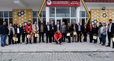 Arıcılık Çalıştayı Katılımcıları Kafkas Arı Konağı'nda