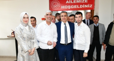 Vali Çiçek, Anaokulu Mezunlarına Belgelerini Verdi