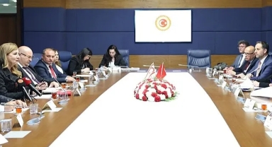 Vekil İncesu, KKTC heyetiyle görüştü