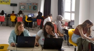 Ardahan'da Öğretmenlere Yapay Zekâ Eğitimi