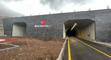 Aşık Şenlik Tüneli'nde iki tüpte trafiğine kapatıldı