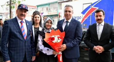 Vali Hayrettin Çiçek’ten Göle Şehit ve Gaziler Derneği’ne Ziyaret