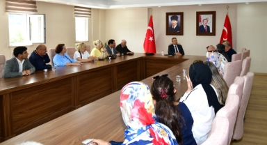 Ardahan Valisi Çiçek, Kadınlar Derneği Başkanı ve Heyetini Ağırladı