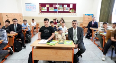 Bakan Tekin'den Gazzeli çocuklara ziyaret