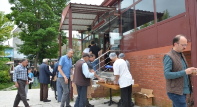 Orhan Gökdemir'den aşure ikramı