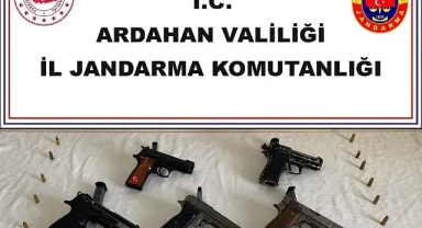Ardahan'da uyuşturucu ve silah operasyonu