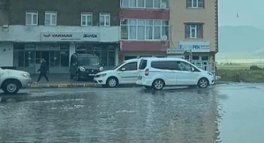 Cadde ve Sokaklar Göle Döndü
