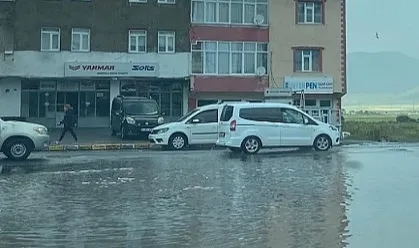 Cadde ve Sokaklar Göle Döndü