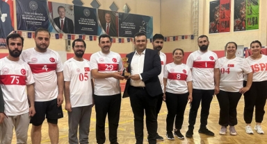 Çetinkaya Voleybol Turnuvası Ödüllerini Takdim Etti