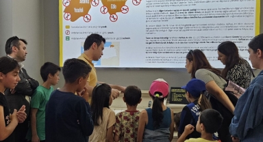 Çocuklar, Kafkas Arı Müzesi'ni gezdi