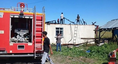 Köprülü'de ev yangını