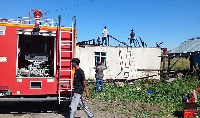 Köprülü'de ev yangını