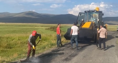 Köy Yollarında yol bakım çalışmaları devam ediyor