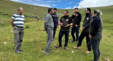Tarım Müdürlüğü Hanak Yaylası'nda Üreticilerle Buluştu