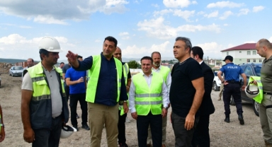 Vali Çiçek, Göle’de Deprem Konutları ve KYK Yurdu İnşaatlarını İnceledi