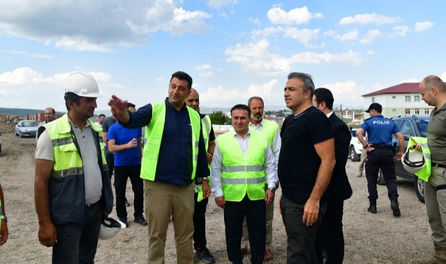 Vali Çiçek, Göle’de Deprem Konutları ve KYK Yurdu İnşaatlarını İnceledi