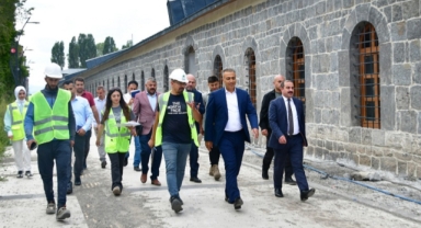 Vali çiçek, Millet Bahçesin de incelemelerde bulundu