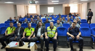 Servis Şoförlerine Bilgilendirme Semineri Düzenlendi