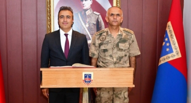 Vali Çiçek, İl Jandarma Komutanı Albay Sadık Gülecen’i Ziyaret Etti