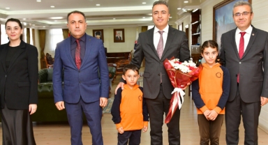 Vali Çiçek, Öğrencileri Makamında Ağırladı