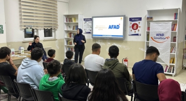 AFAD öğrencilere deprem ve yangın eğitimi verdi