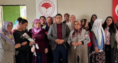 Ardahan'da Kadın Çiftçilere Buzağı Bakım Paketi Hediye Edildi