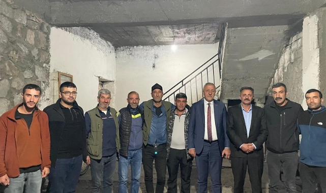 Göle Belediye başkanı, personelinin