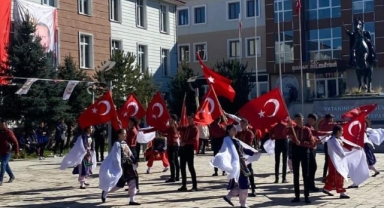 Hanak’ta Cumhuriyet Bayramı Coşkuyla Kutlandı