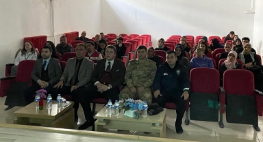 Hanak’ta “En İyi Narkotik Polisi Annedir” Konferansı