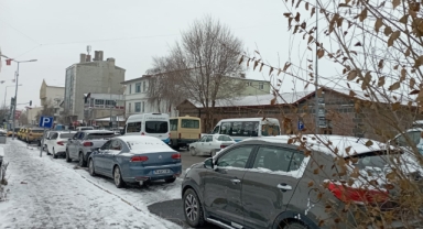 Ardahan'da Beklenen Kar Yağışı Başladı