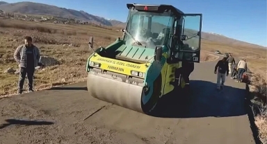 Ardahan'da İlk beton yolu yapılmaya başlandı