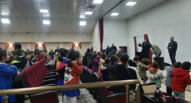 Çıldır’da Çocuklar Karagöz ile Buluştu!