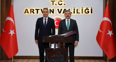 Vali Çiçek, Artvin Valisi Turan Ergün'ü ziyaret etti