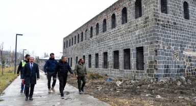 Vali Çiçek, millet bahçesinde yapılan restorasyon çalışmalarını denetledi