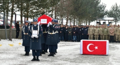 Astsubay Kıdemli Başçavuş Oral Kaymak İçin Veda Töreni Düzenlendi