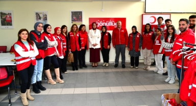 Kızılay Gönüllüler Günü’ne Ardahan Valisi’nin Eşi Berna Çiçek Katıldı