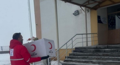 Kızılay Kadın Ardahan Ekibinden Çocuklara Sıcak Destek