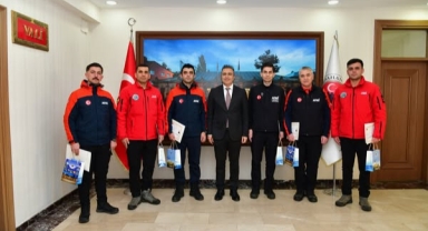 Vali Çiçek'ten, JAK ve AFAD personeline ödül 