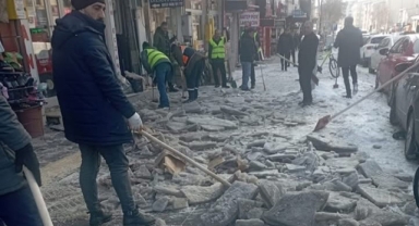 Ardahan Belediyesi Buz Temizleme Çalışmalarına Başladı