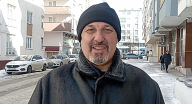 Ardahanlı Sanatçı Uğur Akçay, Çıldır Gölü'nde Buz Üstünde Sahne Aldı!