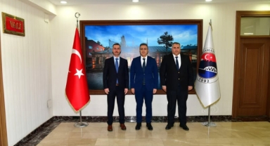 Vali Çiçek, Bölge Müdürü Karakurt'u Makamında Kabul Etti