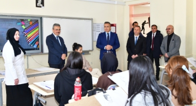 Vali Çiçek, Spor ve Güzel Sanatlar Lisesini Ziyaret Etti