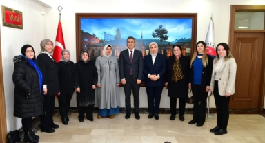 AK Parti Kadın Kolları, Vali Çiçek’i Ziyaret Etti