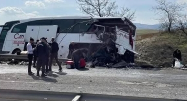 Ardahan Yolcu Otobüsüne Tır Çarptı: 11 Kişi Yaralandı