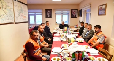 Vali Çiçek Karla Mücadele Ekipleriyle İftarda Buluştu