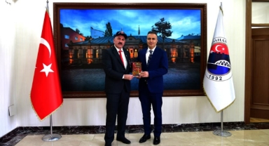 Vali Hayrettin Çiçek'ten Gazilere Anlamlı Hediye