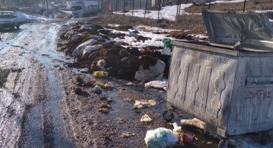 Yollar ve Kaldırımlar Pislik İçinde!