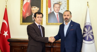 AK Parti’den Rektör Emiroğlu’na Ziyaret