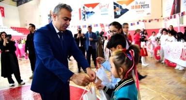 Ardahan'da 23 Nisan Coşkusu Spor Salonuna Sığmadı
